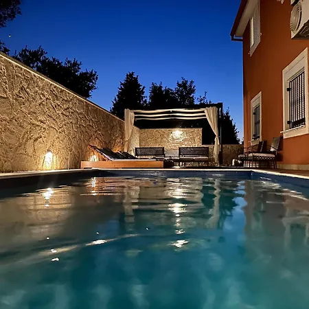 Duplex With Private Swimming Pool Villa *