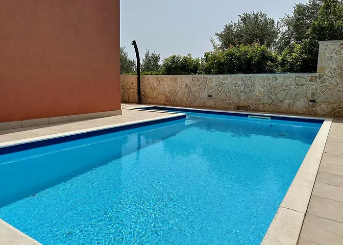 Duplex With Private Swimming Pool プレコ