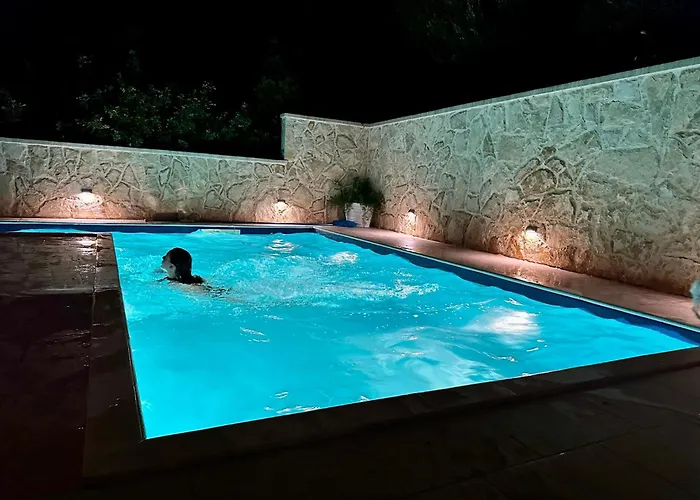 Duplex With Private Swimming Pool فيلة