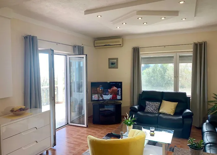 Duplex With Private Swimming Pool فيلة